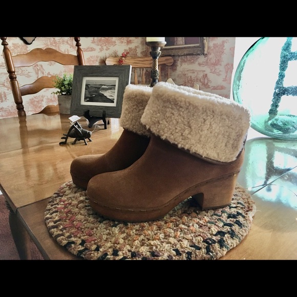 Crown Vintage Shoes - Gorgeous Clog Booties!